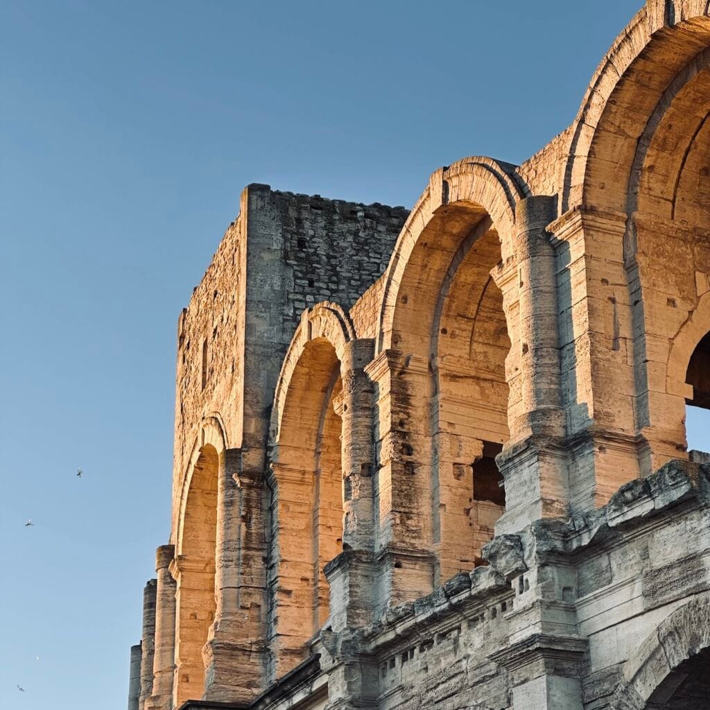 Arènes d'Arles sous un soleil d'hiver